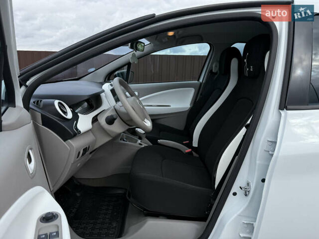 Белый Рено Зое, объемом двигателя 0 л и пробегом 32 тыс. км за 6600 $, фото 12 на Automoto.ua