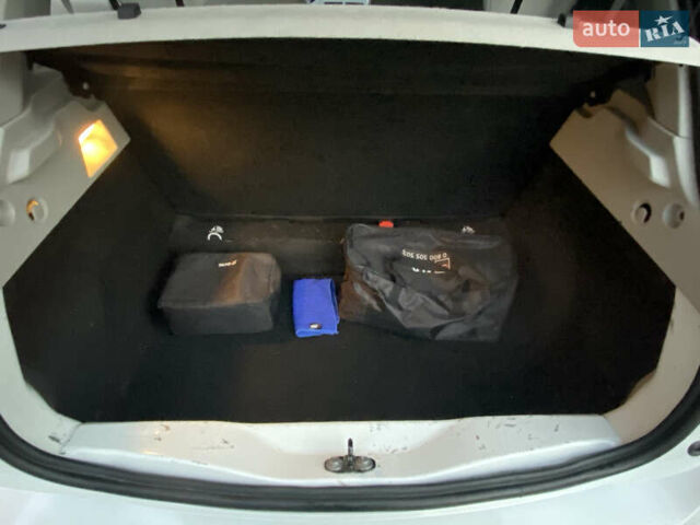 Белый Рено Зое, объемом двигателя 0 л и пробегом 159 тыс. км за 7550 $, фото 16 на Automoto.ua