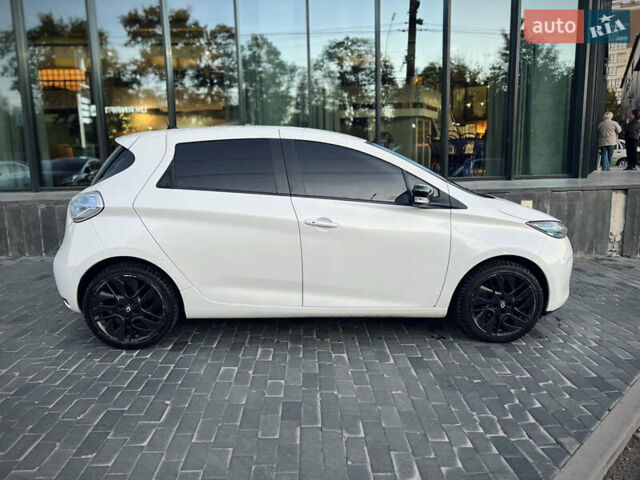 Белый Рено Зое, объемом двигателя 0 л и пробегом 127 тыс. км за 7150 $, фото 6 на Automoto.ua