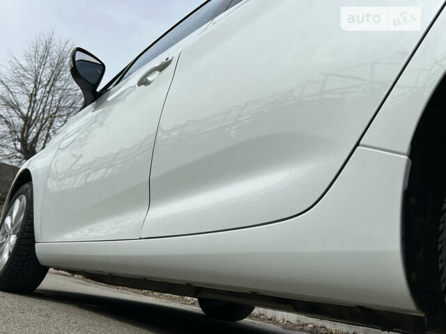 Белый Рено Зое, объемом двигателя 0 л и пробегом 98 тыс. км за 8000 $, фото 5 на Automoto.ua
