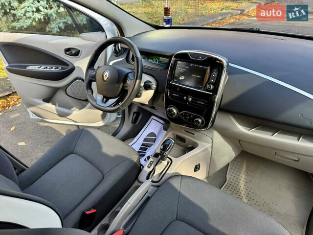 Білий Рено Зое, об'ємом двигуна 0 л та пробігом 68 тис. км за 6976 $, фото 19 на Automoto.ua