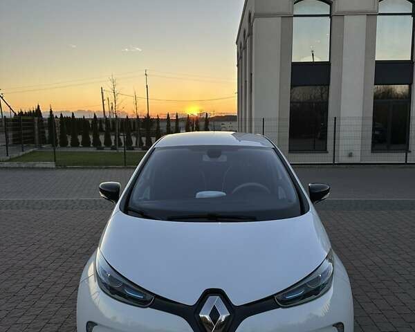 Белый Рено Зое, объемом двигателя 0 л и пробегом 93 тыс. км за 8000 $, фото 5 на Automoto.ua