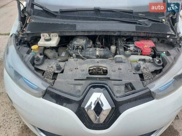 Рено Зое 2015 у Одесі на Automoto.ua Білий Рено Зое, об'ємом двигуна 0 л та пробігом 170 тис. км за 5000 $, фото 6 на Automoto.ua