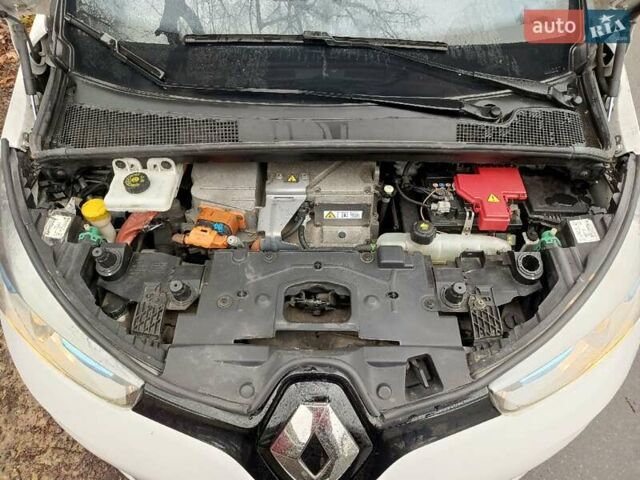 Білий Рено Зое, об'ємом двигуна 0 л та пробігом 153 тис. км за 6600 $, фото 7 на Automoto.ua
