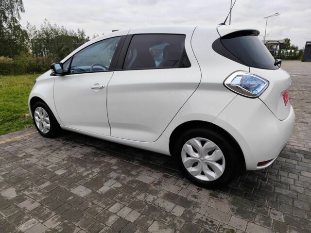 Белый Рено Зое, объемом двигателя 0 л и пробегом 137 тыс. км за 5650 $, фото 3 на Automoto.ua