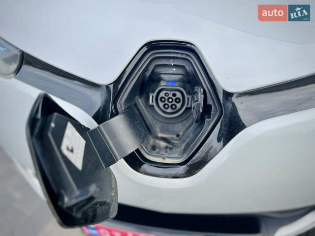 Білий Рено Зое, об'ємом двигуна 0 л та пробігом 160 тис. км за 7500 $, фото 13 на Automoto.ua