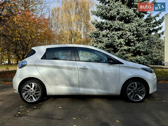 Білий Рено Зое, об'ємом двигуна 0 л та пробігом 68 тис. км за 6976 $, фото 7 на Automoto.ua