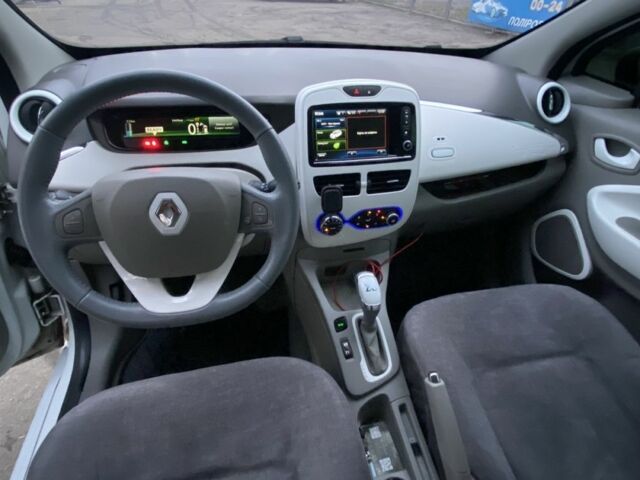 Белый Рено Зое, объемом двигателя 0 л и пробегом 159 тыс. км за 7550 $, фото 13 на Automoto.ua