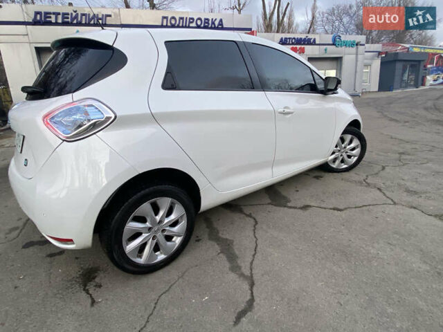 Белый Рено Зое, объемом двигателя 0 л и пробегом 159 тыс. км за 7550 $, фото 3 на Automoto.ua