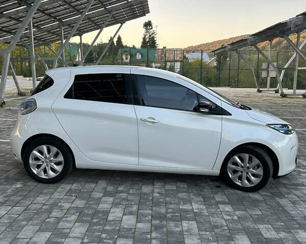 Білий Рено Зое, об'ємом двигуна 0 л та пробігом 97 тис. км за 7990 $, фото 8 на Automoto.ua