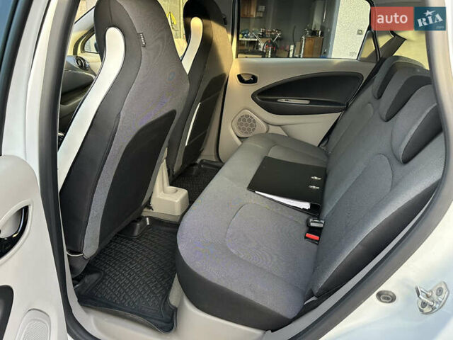 Рено Зое 2015 у Тернополі на Automoto.ua Білий Рено Зое, об'ємом двигуна 0 л та пробігом 159 тис. км за 6400 $, фото 12 на Automoto.ua