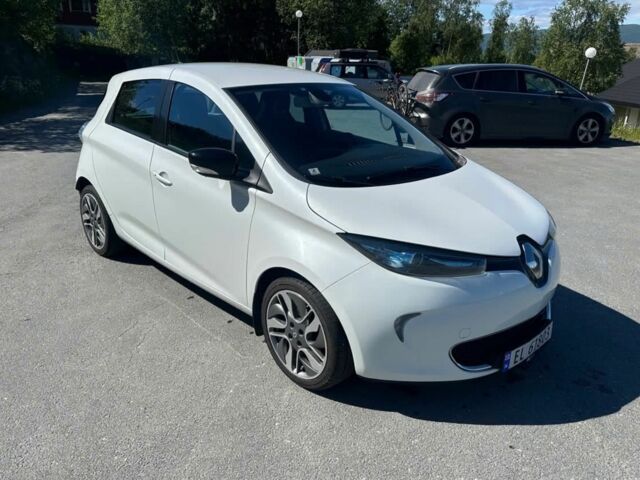Белый Рено Зое, объемом двигателя 0 л и пробегом 101 тыс. км за 7121 $, фото 4 на Automoto.ua