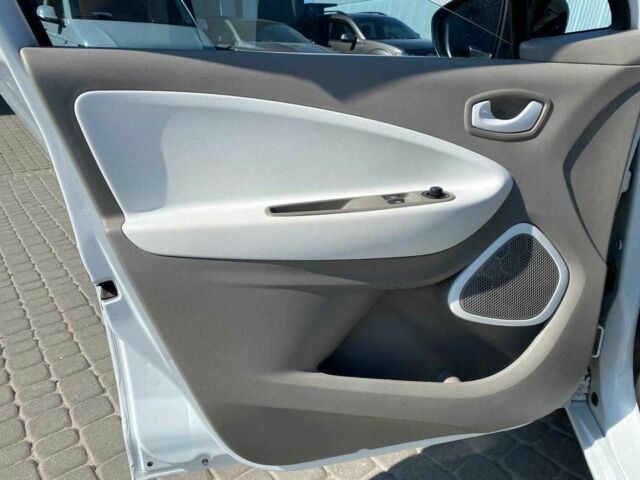 Білий Рено Зое, об'ємом двигуна 0 л та пробігом 91 тис. км за 6640 $, фото 14 на Automoto.ua