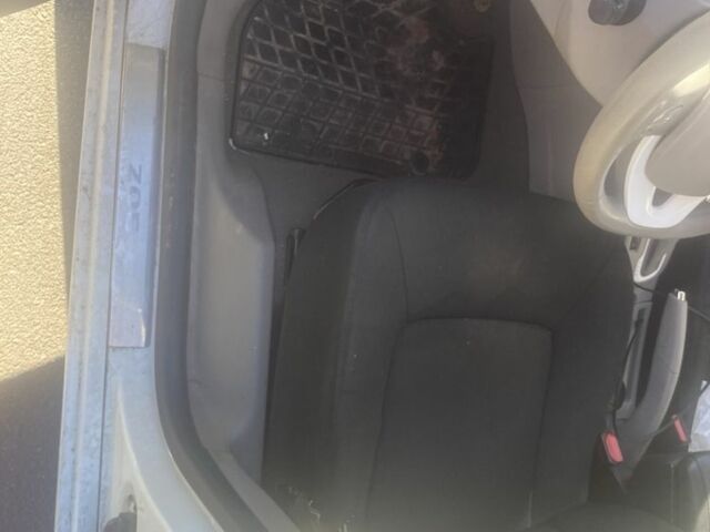 Белый Рено Зое, объемом двигателя 0 л и пробегом 181 тыс. км за 6000 $, фото 3 на Automoto.ua