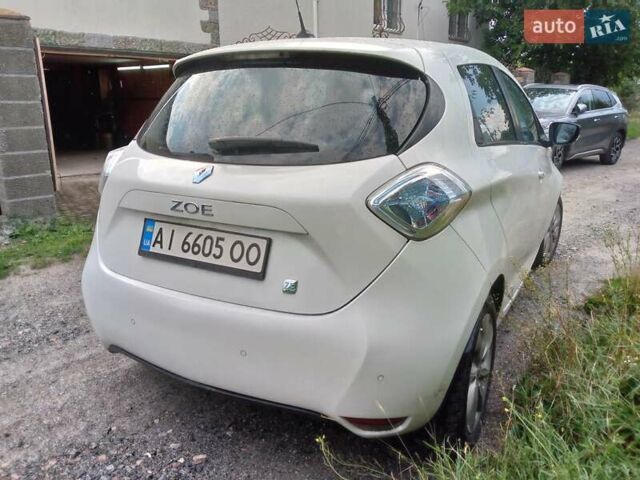 Белый Рено Зое, объемом двигателя 0 л и пробегом 104 тыс. км за 7300 $, фото 2 на Automoto.ua