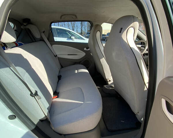 Рено Зое 2015 в Виннице на Automoto.ua Белый Рено Зое, объемом двигателя 0 л и пробегом 240 тыс. км за 4999 $, фото 11 на Automoto.ua