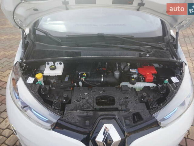 Белый Рено Зое, объемом двигателя 0 л и пробегом 86 тыс. км за 7200 $, фото 52 на Automoto.ua