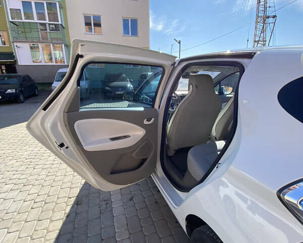 Рено Зое 2015 в Виннице на Automoto.ua Белый Рено Зое, объемом двигателя 0 л и пробегом 240 тыс. км за 4999 $, фото 14 на Automoto.ua