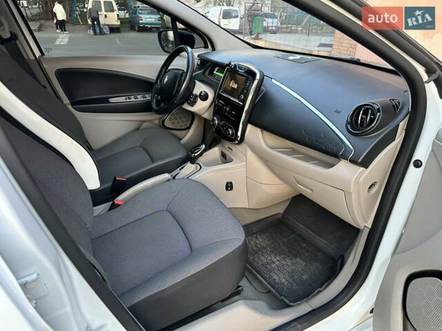 Білий Рено Зое, об'ємом двигуна 0 л та пробігом 127 тис. км за 5800 $, фото 13 на Automoto.ua