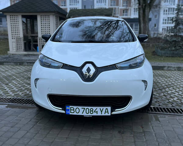 Белый Рено Зое, объемом двигателя 0 л и пробегом 159 тыс. км за 7600 $, фото 1 на Automoto.ua