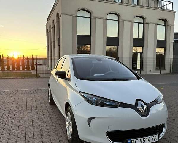 Белый Рено Зое, объемом двигателя 0 л и пробегом 93 тыс. км за 8000 $, фото 1 на Automoto.ua
