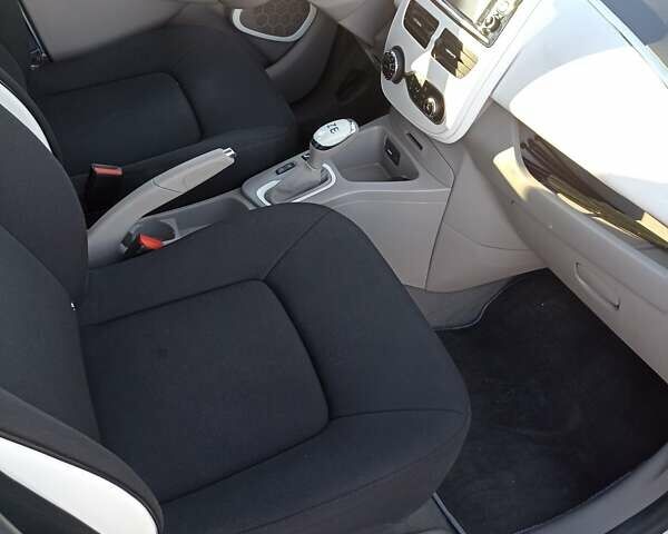 Рено Зое 2015 в Коломые на Automoto.ua Белый Рено Зое, объемом двигателя 0 л и пробегом 88 тыс. км за 6700 $, фото 21 на Automoto.ua