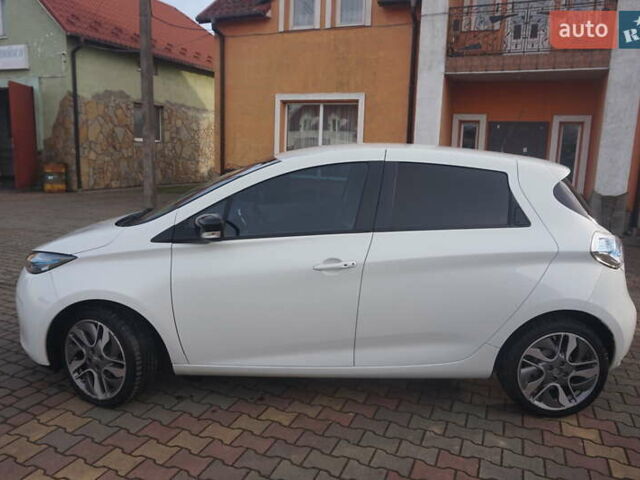Белый Рено Зое, объемом двигателя 0 л и пробегом 86 тыс. км за 7200 $, фото 20 на Automoto.ua