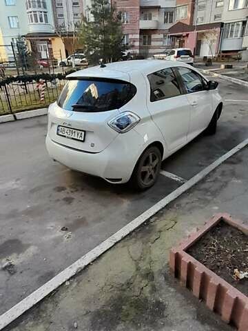 Белый Рено Зое, объемом двигателя 0 л и пробегом 152 тыс. км за 6800 $, фото 1 на Automoto.ua
