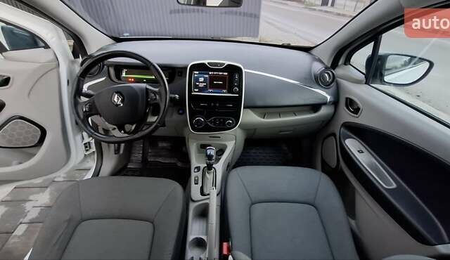 Білий Рено Зое, об'ємом двигуна 0 л та пробігом 104 тис. км за 6500 $, фото 10 на Automoto.ua
