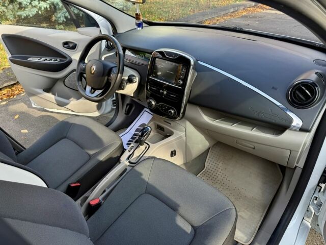 Білий Рено Зое, об'ємом двигуна 0 л та пробігом 68 тис. км за 6965 $, фото 15 на Automoto.ua