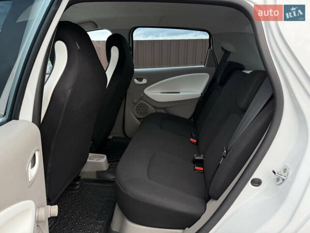 Белый Рено Зое, объемом двигателя 0 л и пробегом 32 тыс. км за 6600 $, фото 18 на Automoto.ua