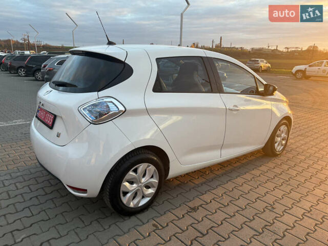 Белый Рено Зое, объемом двигателя 0 л и пробегом 94 тыс. км за 6200 $, фото 7 на Automoto.ua