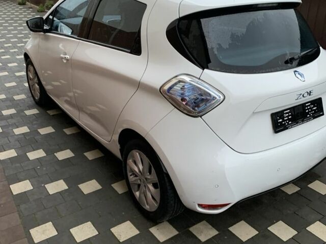 Білий Рено Зое, об'ємом двигуна 0 л та пробігом 68 тис. км за 5800 $, фото 14 на Automoto.ua