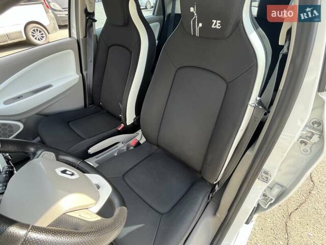 Белый Рено Зое, объемом двигателя 0 л и пробегом 195 тыс. км за 5999 $, фото 27 на Automoto.ua