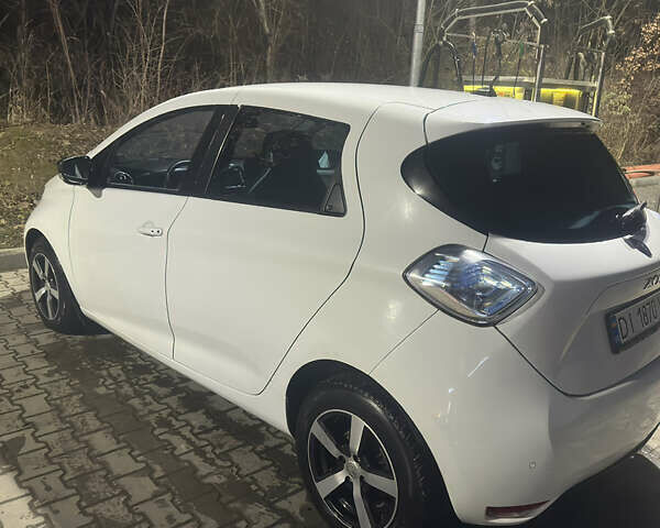 Белый Рено Зое, объемом двигателя 0 л и пробегом 162 тыс. км за 6500 $, фото 1 на Automoto.ua