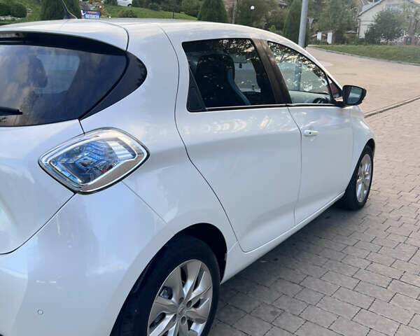 Білий Рено Зое, об'ємом двигуна 0 л та пробігом 98 тис. км за 7200 $, фото 4 на Automoto.ua