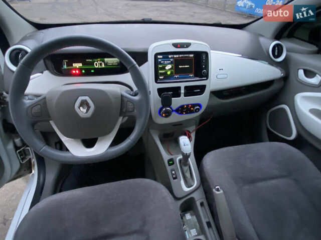 Белый Рено Зое, объемом двигателя 0 л и пробегом 159 тыс. км за 7550 $, фото 12 на Automoto.ua