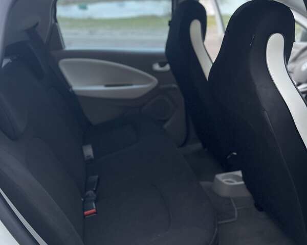 Білий Рено Зое, об'ємом двигуна 0 л та пробігом 107 тис. км за 6400 $, фото 10 на Automoto.ua