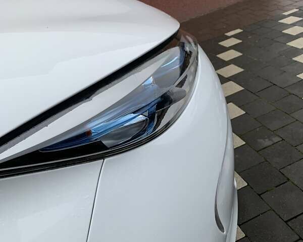 Білий Рено Зое, об'ємом двигуна 0 л та пробігом 68 тис. км за 5800 $, фото 5 на Automoto.ua