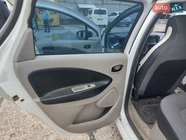 Рено Зое 2015 у Одесі на Automoto.ua Білий Рено Зое, об'ємом двигуна 0 л та пробігом 170 тис. км за 5000 $, фото 10 на Automoto.ua