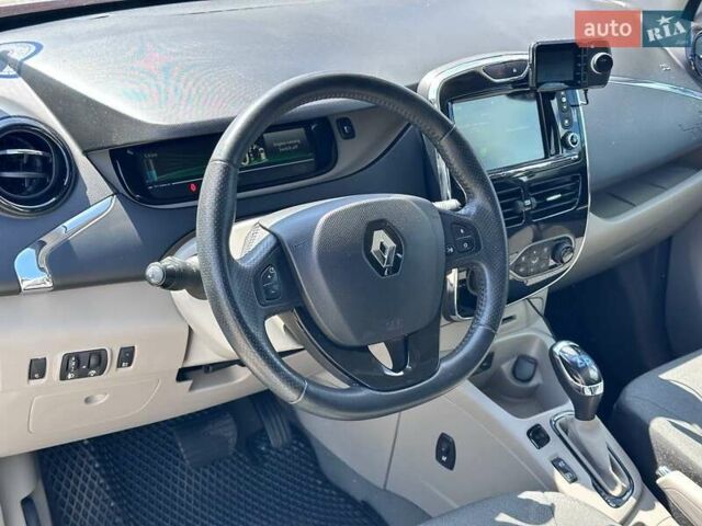 Белый Рено Зое, объемом двигателя 0 л и пробегом 70 тыс. км за 8600 $, фото 20 на Automoto.ua