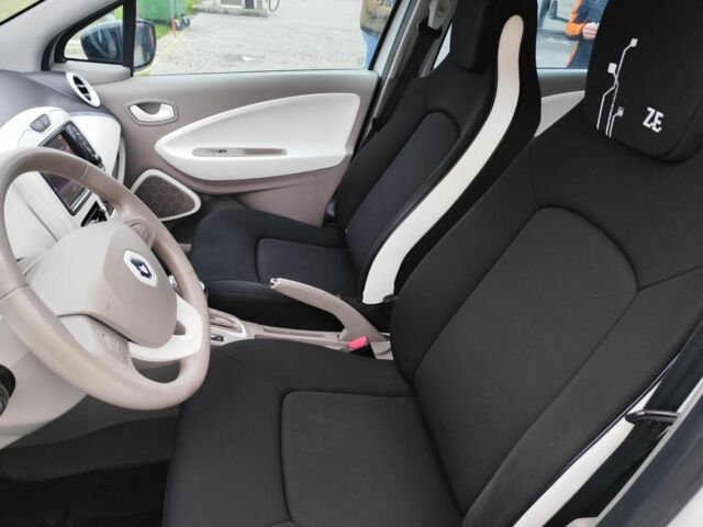 Белый Рено Зое, объемом двигателя 0 л и пробегом 137 тыс. км за 5650 $, фото 6 на Automoto.ua