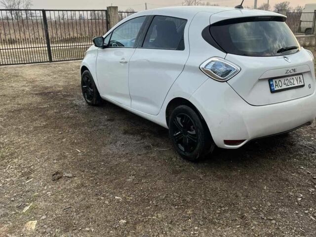 Белый Рено Зое, объемом двигателя 0 л и пробегом 300 тыс. км за 5000 $, фото 6 на Automoto.ua