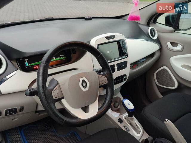 Белый Рено Зое, объемом двигателя 0 л и пробегом 98 тыс. км за 6200 $, фото 20 на Automoto.ua