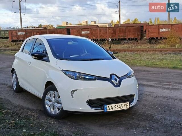 Белый Рено Зое, объемом двигателя 0 л и пробегом 150 тыс. км за 6400 $, фото 5 на Automoto.ua