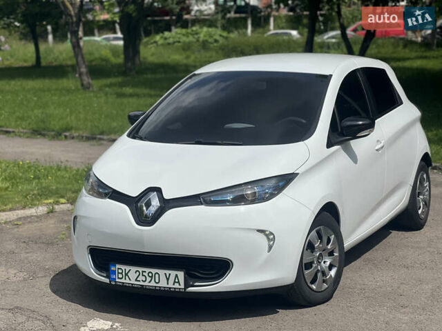 Белый Рено Зое, объемом двигателя 0 л и пробегом 82 тыс. км за 7650 $, фото 3 на Automoto.ua