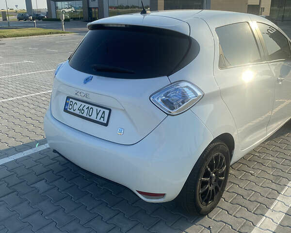 Белый Рено Зое, объемом двигателя 0 л и пробегом 125 тыс. км за 7500 $, фото 3 на Automoto.ua