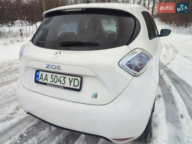 Белый Рено Зое, объемом двигателя 0 л и пробегом 134 тыс. км за 5300 $, фото 6 на Automoto.ua