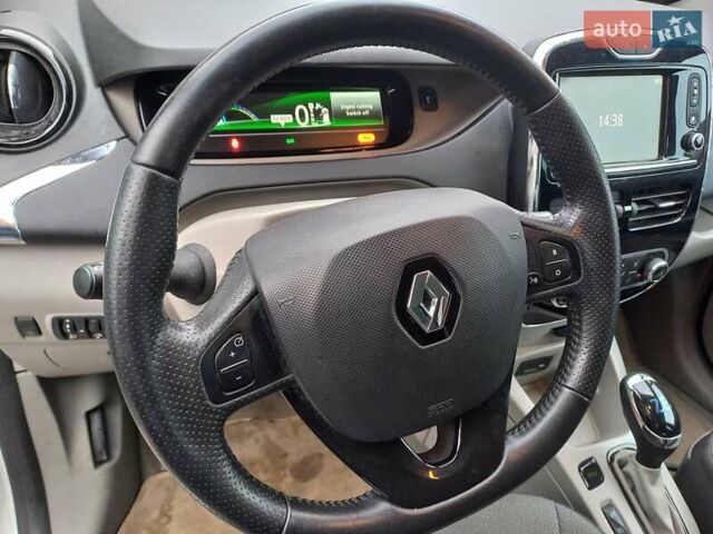 Белый Рено Зое, объемом двигателя 0 л и пробегом 110 тыс. км за 7000 $, фото 9 на Automoto.ua