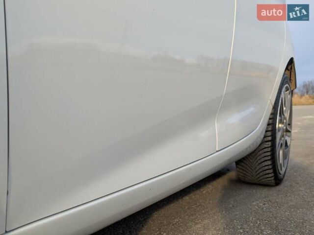 Белый Рено Зое, объемом двигателя 0 л и пробегом 85 тыс. км за 6900 $, фото 3 на Automoto.ua